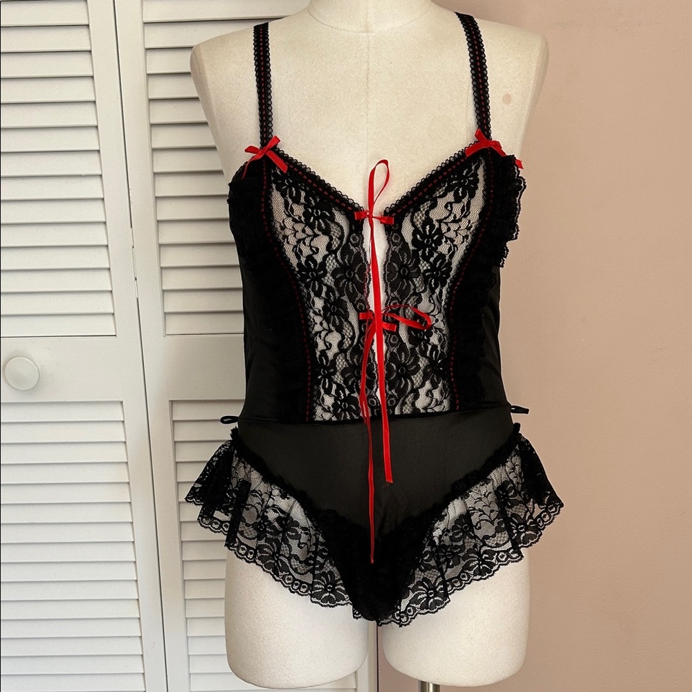 Vintage Alana Gayle Black and red lace chemise size small nylon